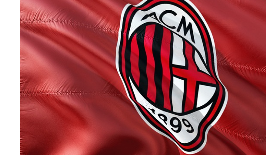 Milan, Thiago Silva in visita: l’abbraccio a Ibra e alla squadra