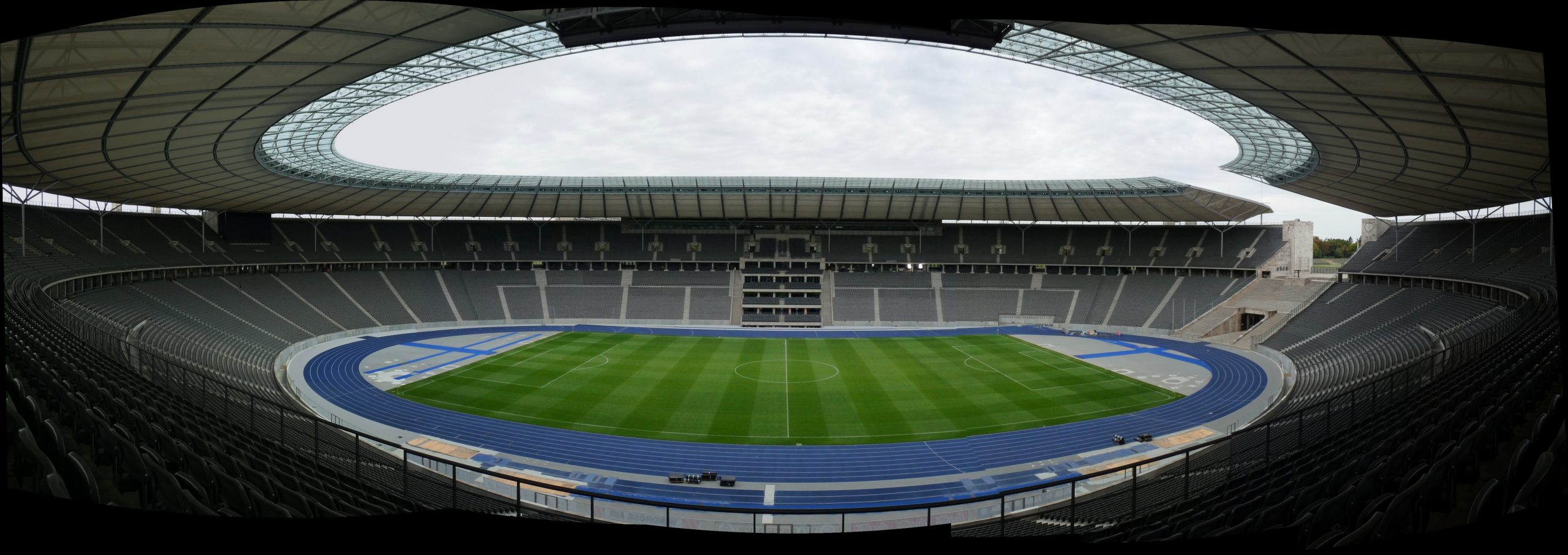 Champions League: i risultati della serata, Barça e PSG a valanga e Napoli ko