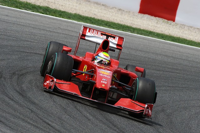 Ferrari, a Maranello è l’Hamilton day: le prime parole in rosso dell’inglese