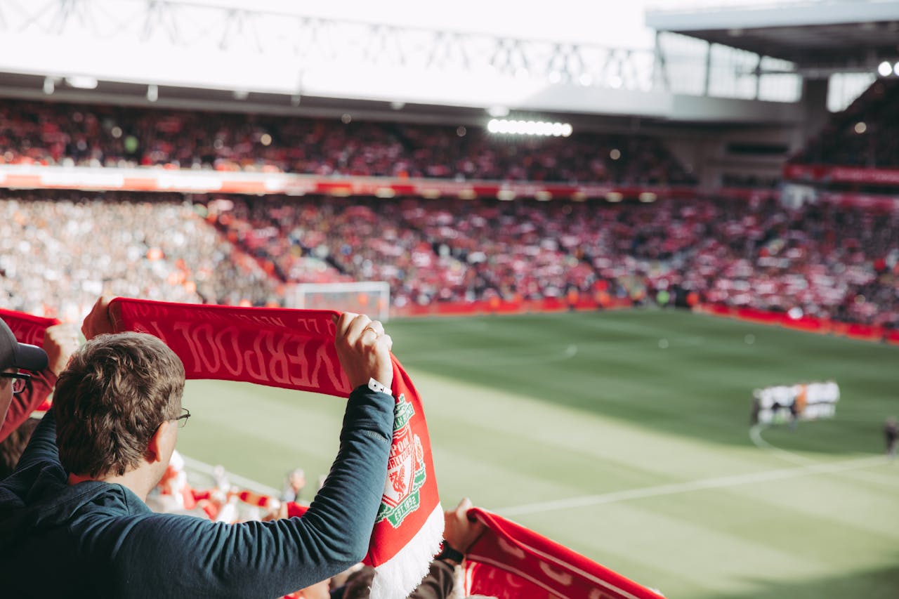 Blues contro Reds finisce 1-1: fischi per Slot da parte dei tifosi del Liverpool
