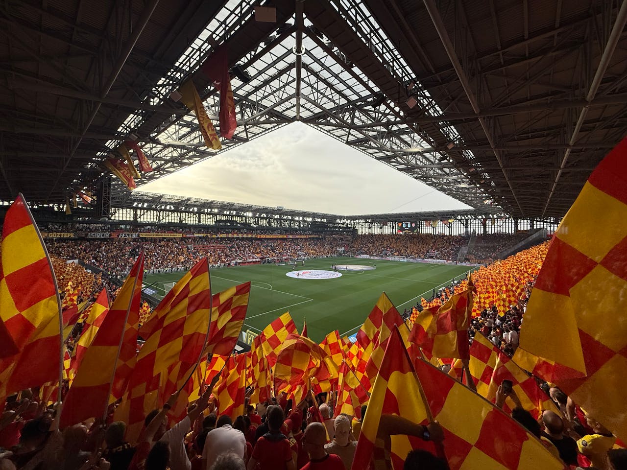 Malen e Konè spaziali: è merito loro se la Roma affonda la Fiorentina