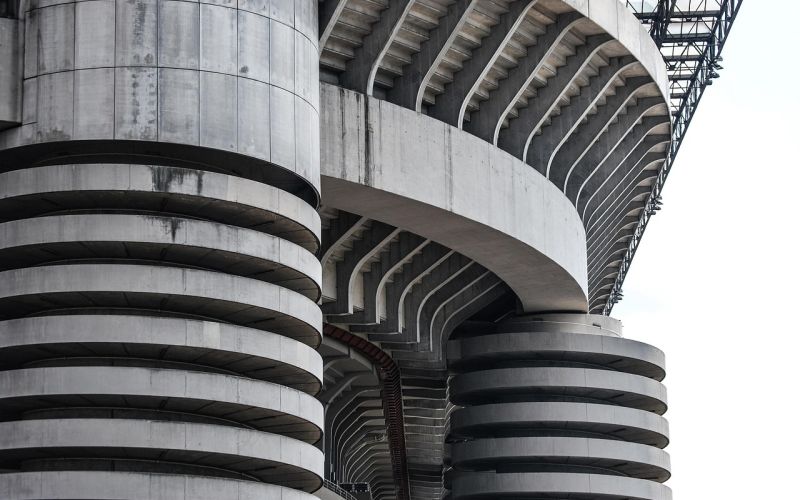 Pullman Inter Club di Prato assaltato dai tifosi del Napoli: “Aggressione violenta, lanciate pietre e spranghe”
